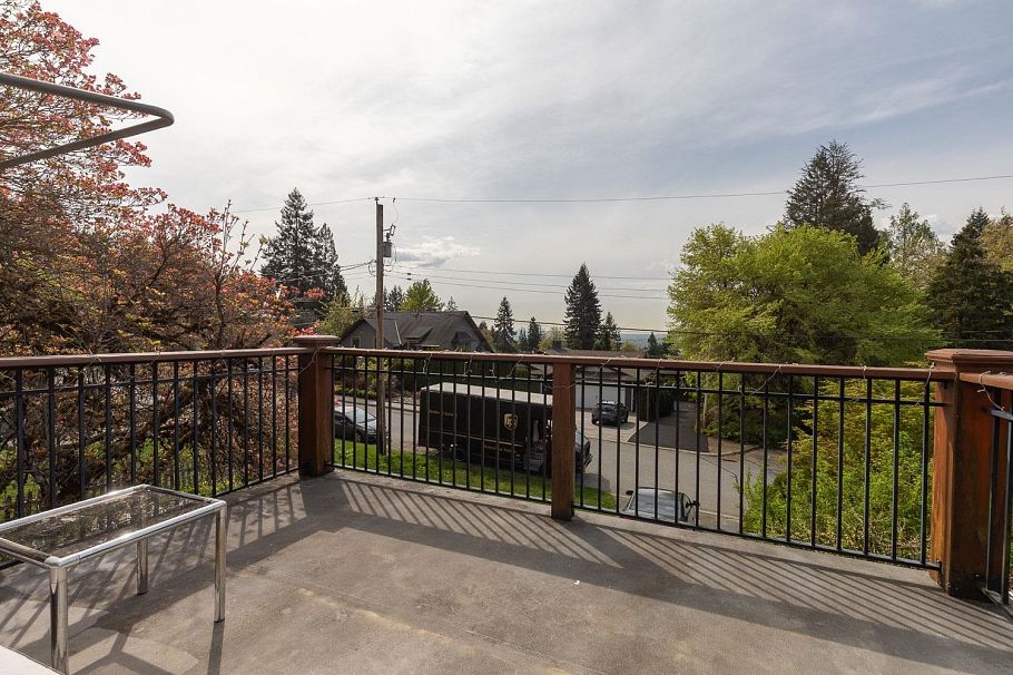 164 E Carisbrooke Road North Vancouver, BC - 9