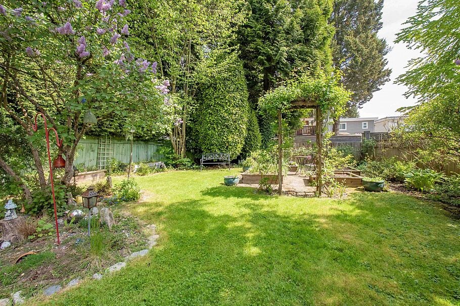 1560 Macgowan Avenue North Vancouver, BC - 38