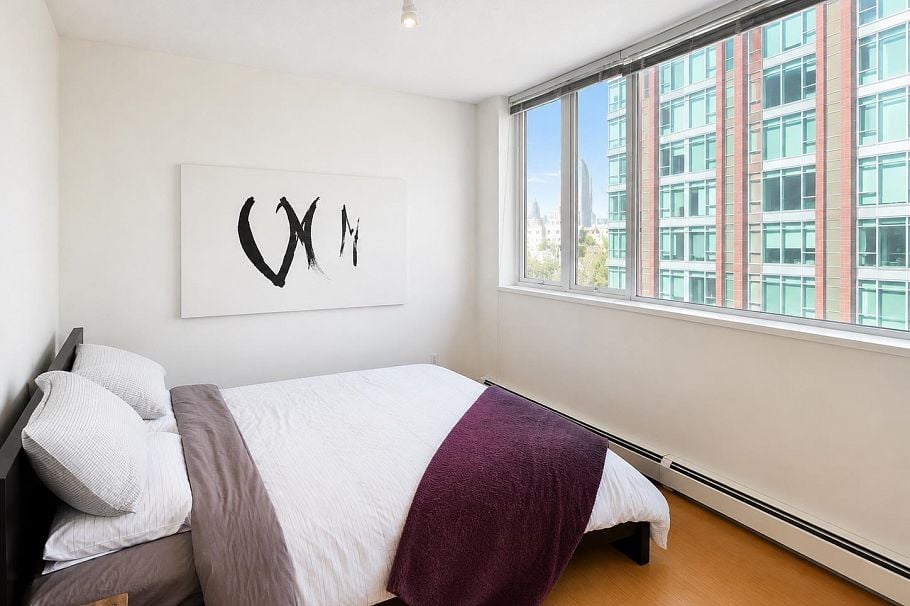 702 1325 Rolston Street Vancouver, BC - 3