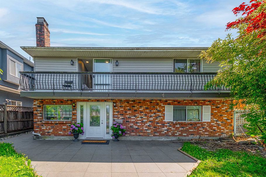 3305 Worthington Drive Vancouver, BC - 1