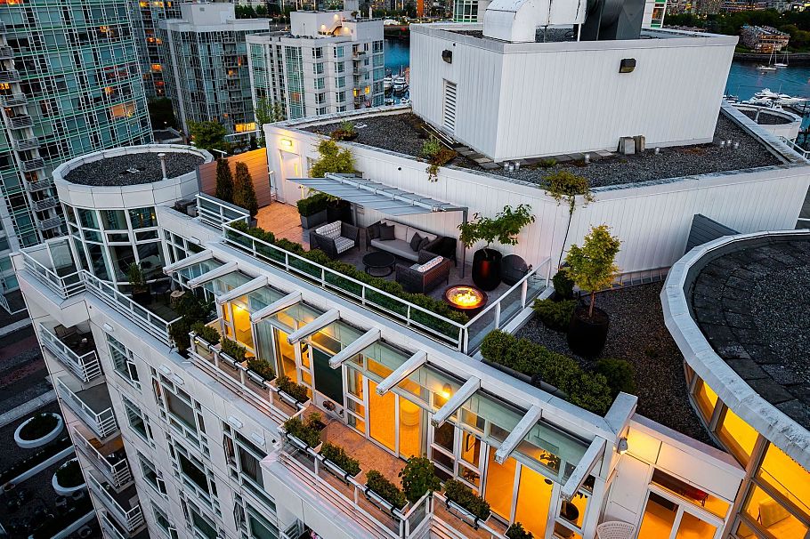 PH 1701 189 Davie Street Vancouver, BC - 11