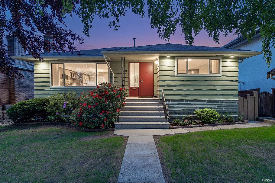 580 W 64th Avenue Vancouver, BC - 1