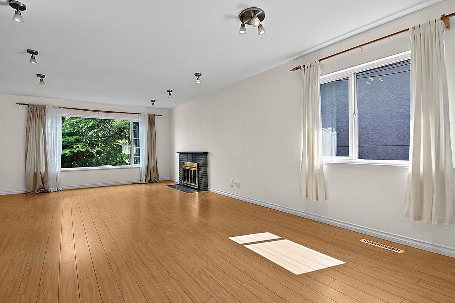 2216 E 41st Avenue Vancouver, BC - 16