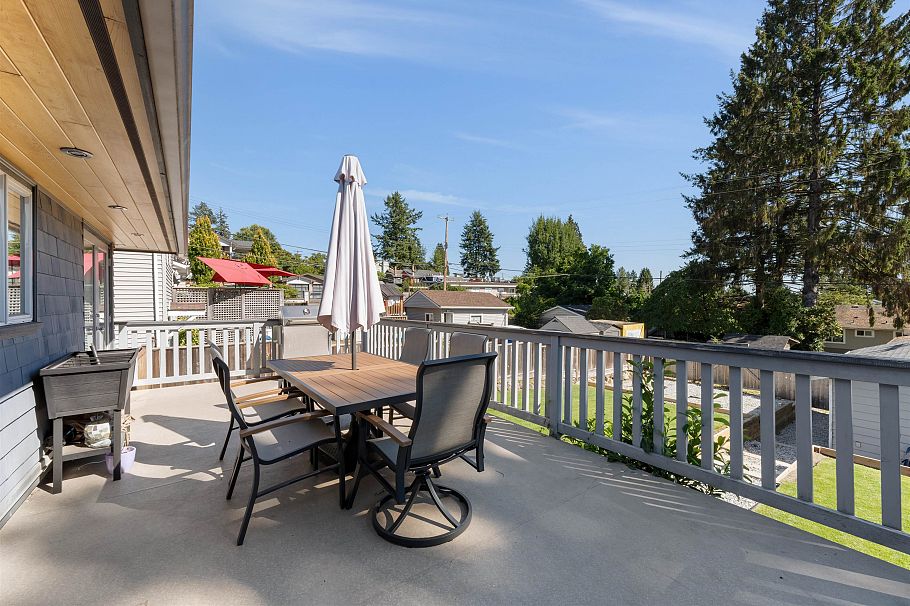 409 W 27th Street North Vancouver, BC - 21