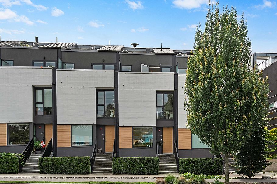 207 649 E 3 Street North Vancouver, BC - 30