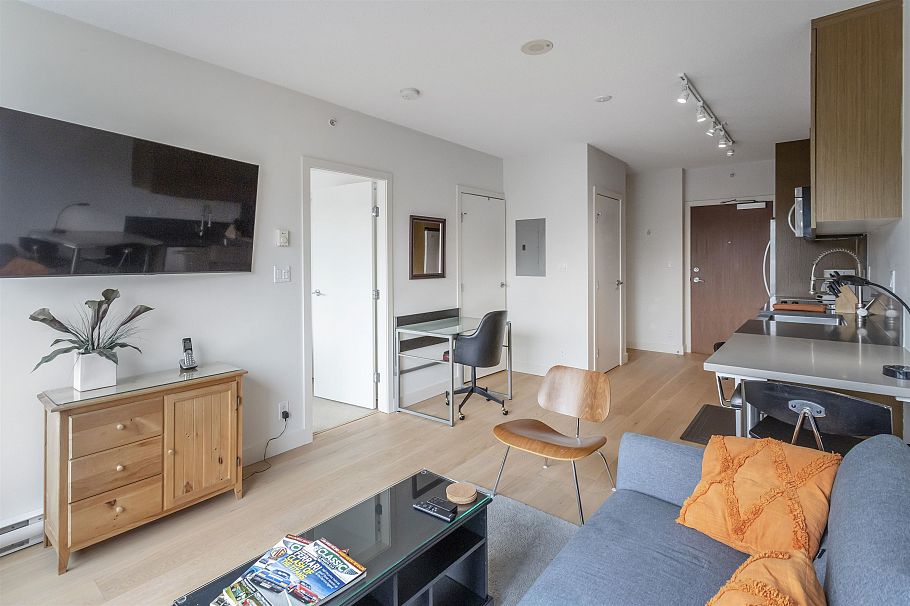 463 250 E 6 Street Vancouver, BC - 4