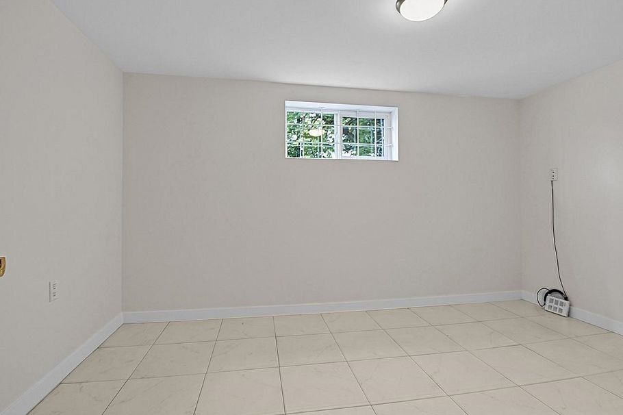 2216 E 41st Avenue Vancouver, BC - 6