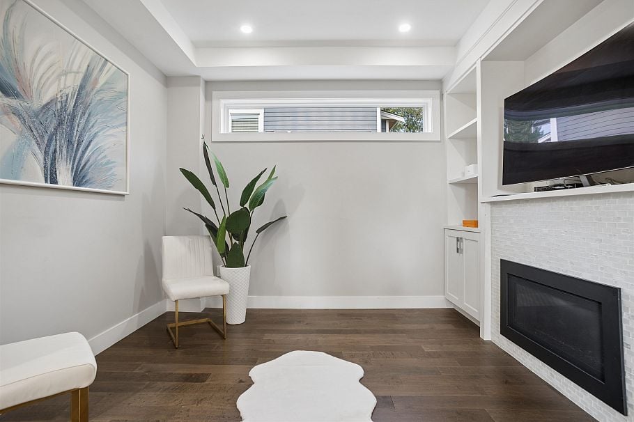 2020 Carson Court North Vancouver, BC - 24