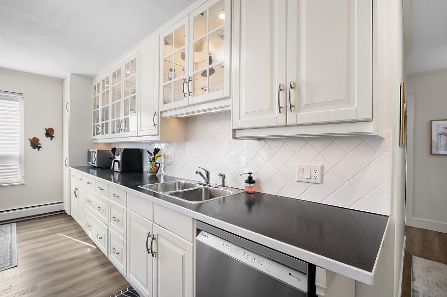 202 134 W 20th Street North Vancouver, BC - 18