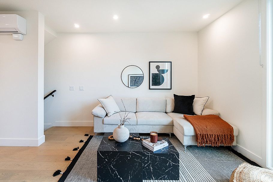 123 1552 E 3rd Avenue Vancouver, BC - 5