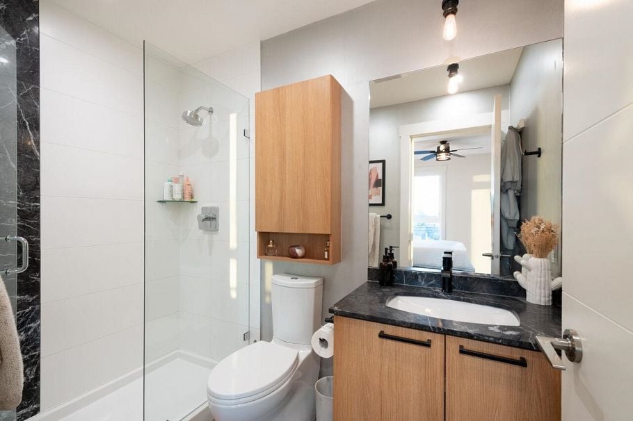417 733 W 14th Street North Vancouver, BC - 28