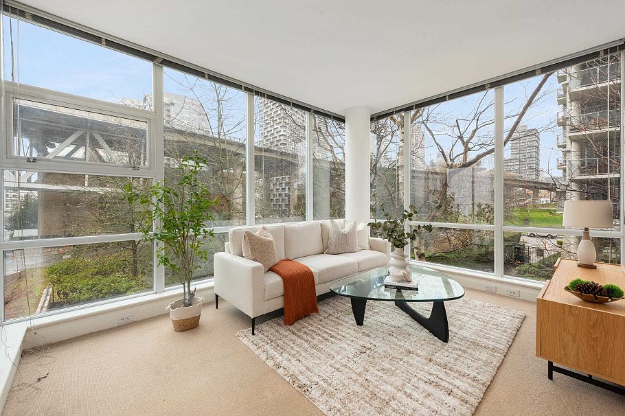 605 633 Kinghorne Mews Vancouver, BC - 1