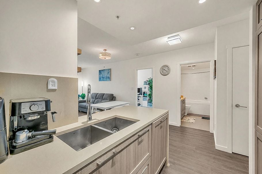 504 5598 Ormidale Street Vancouver, BC - 3