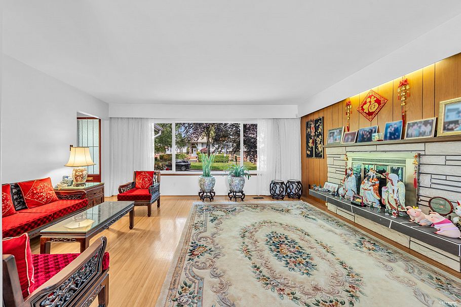 580 W 64th Avenue Vancouver, BC - 3
