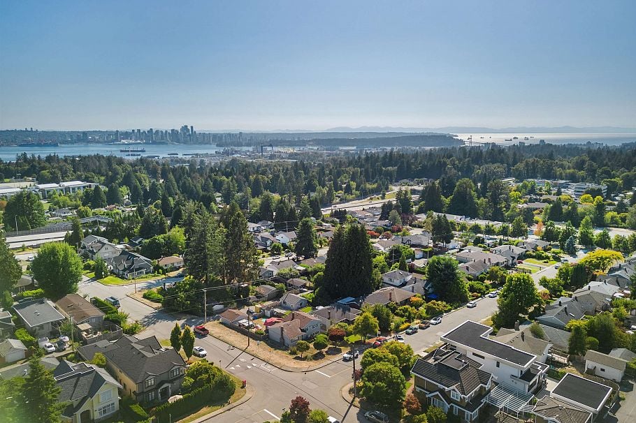 409 W 27th Street North Vancouver, BC - 6