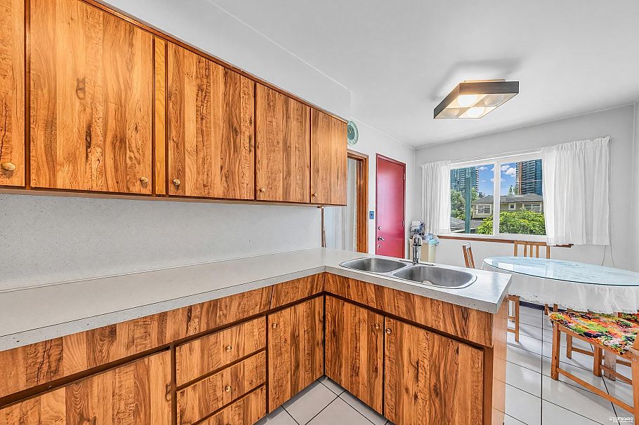 580 W 64th Avenue Vancouver, BC - 26