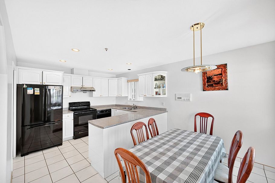 3423 E 24th Avenue Vancouver, BC - 9