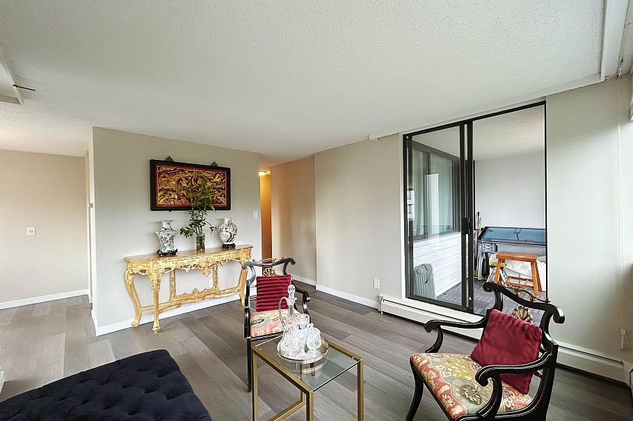 606 1740 Comox Street Vancouver, BC - 4