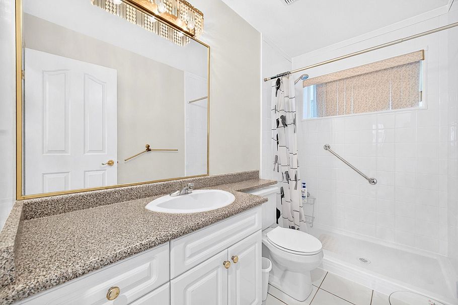 3423 E 24th Avenue Vancouver, BC - 35