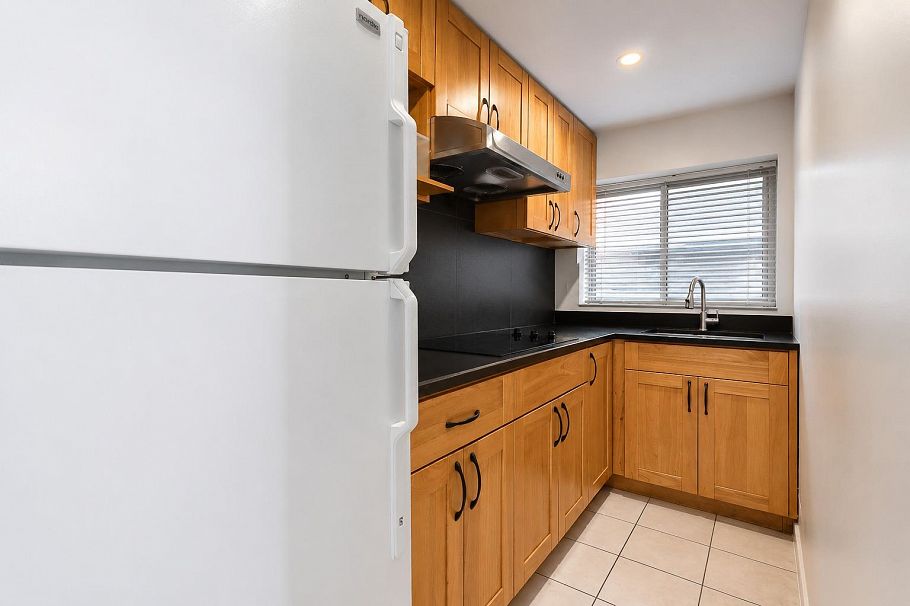 1743 E 49th Avenue Vancouver, BC - 16