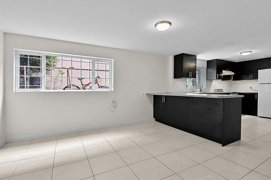 2216 E 41st Avenue Vancouver, BC - 3