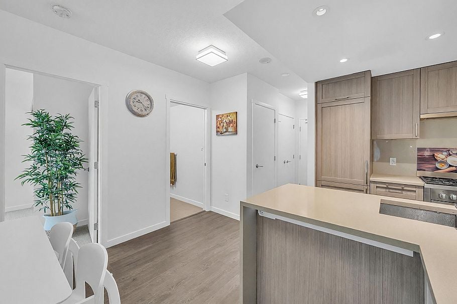 504 5598 Ormidale Street Vancouver, BC - 5