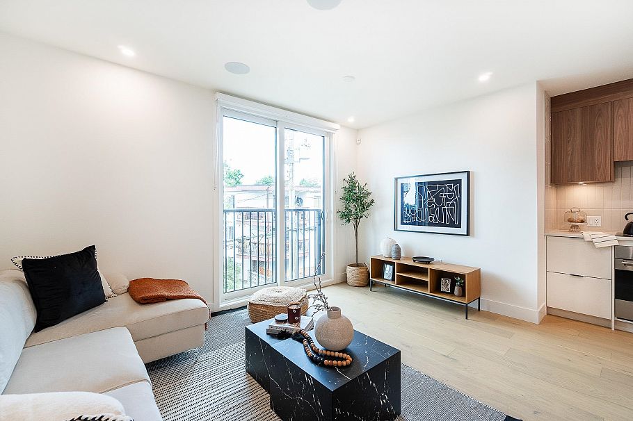 123 1552 E 3rd Avenue Vancouver, BC - 4