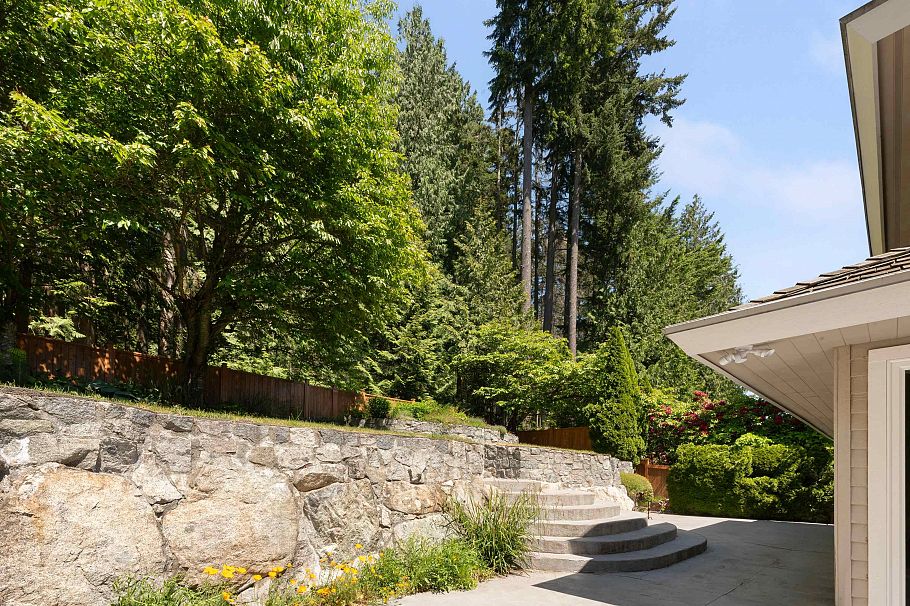 772 Regal Crescent North Vancouver, BC - 37