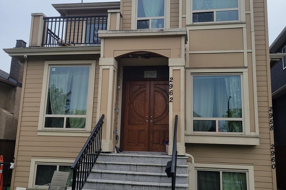 2962 Kitchener Street Vancouver, BC - 1