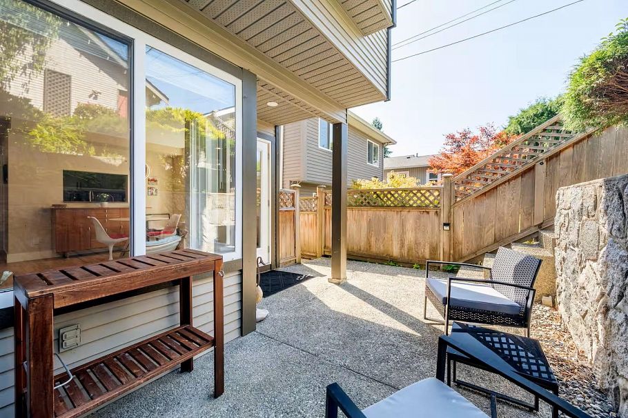 336 E 26th Street North Vancouver, BC - 34