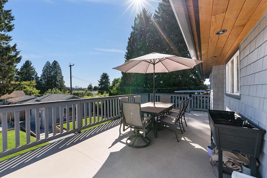 409 W 27th Street North Vancouver, BC - 22