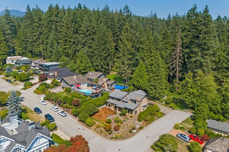 2008 Blairview Avenue North Vancouver, BC - 3