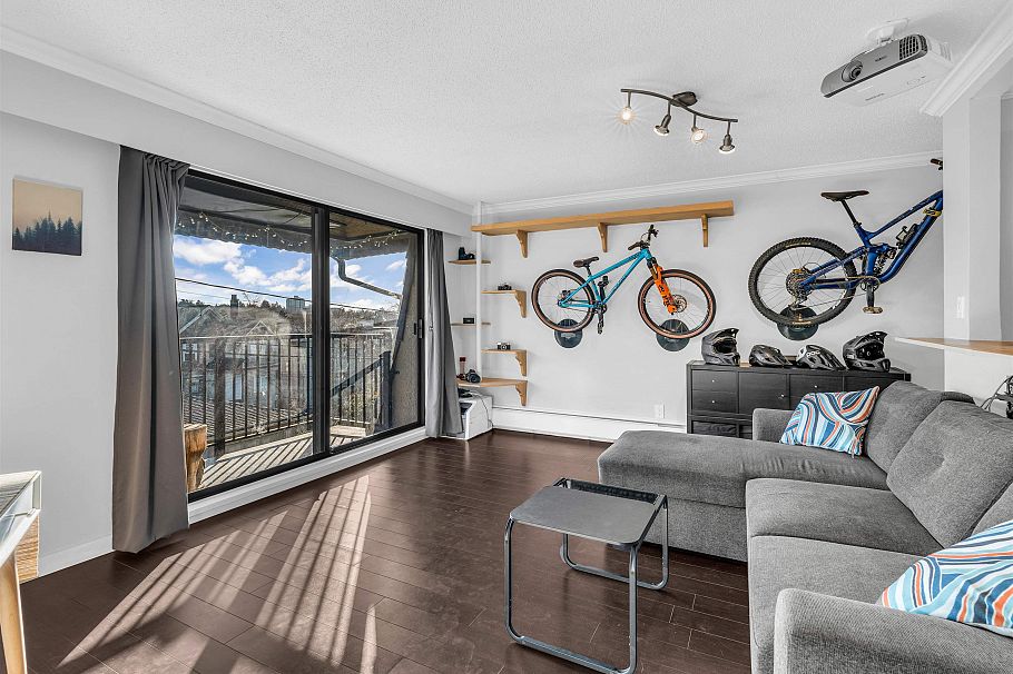 306 2222 Cambridge Street Vancouver, BC - 1