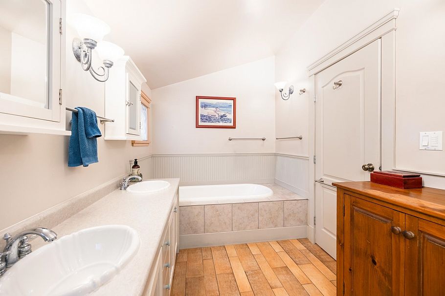 4337 W 15th Avenue Vancouver, BC - 27
