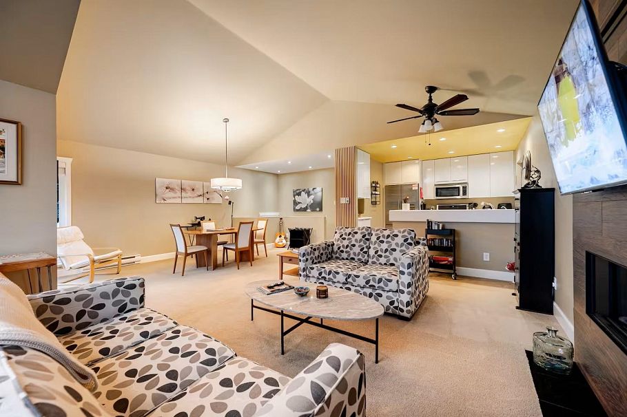 336 E 26th Street North Vancouver, BC - 4