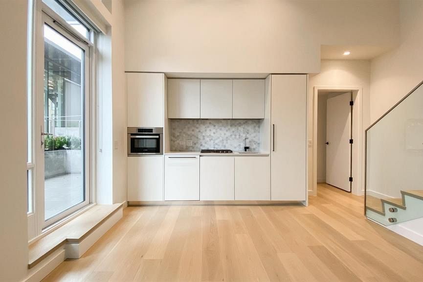 506 1365 Davie Street Vancouver, BC - 2