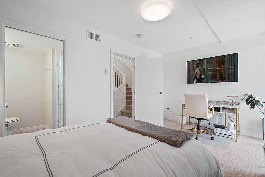 207 649 E 3 Street North Vancouver, BC - 19