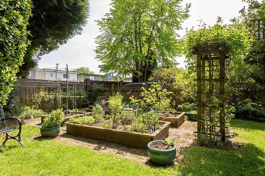 1560 Macgowan Avenue North Vancouver, BC - 39