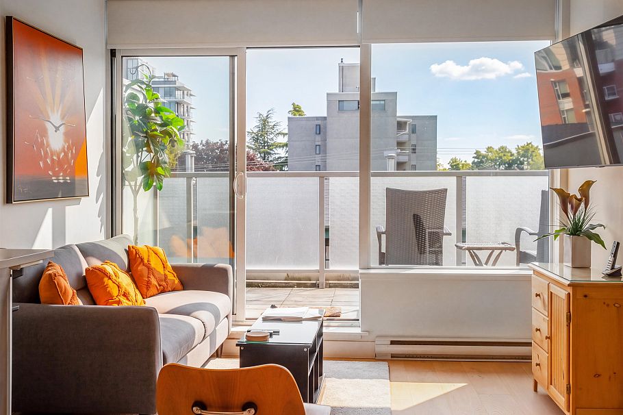 463 250 E 6 Street Vancouver, BC - 1