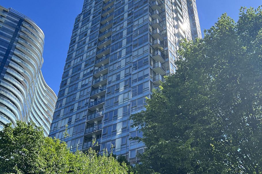 1707 939 Expo Boulevard Vancouver, BC - 2