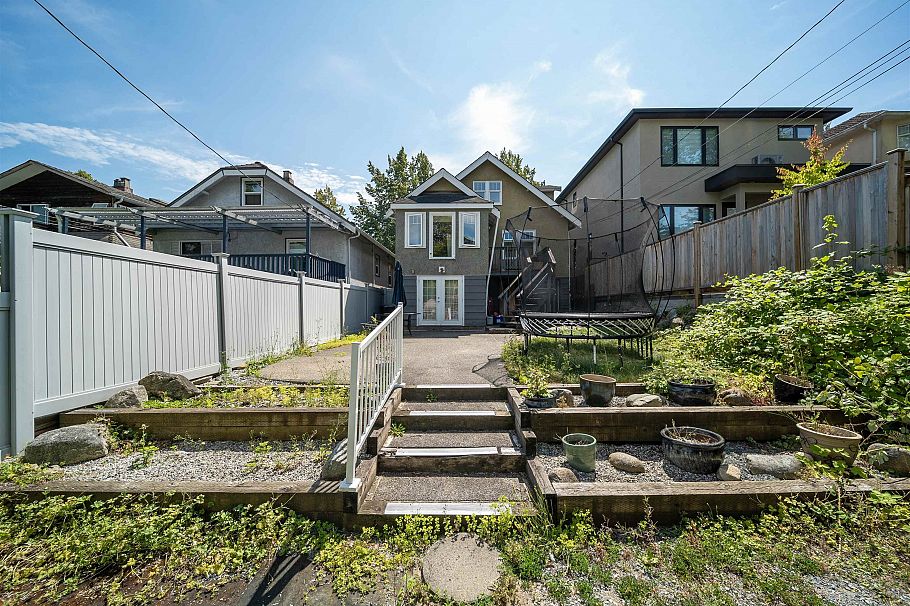 4327 W 12th Avenue Vancouver, BC - 19