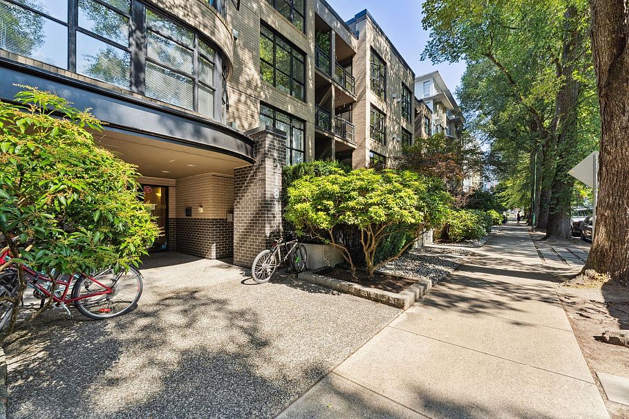411 2181 W 10th Avenue Vancouver, BC - 17