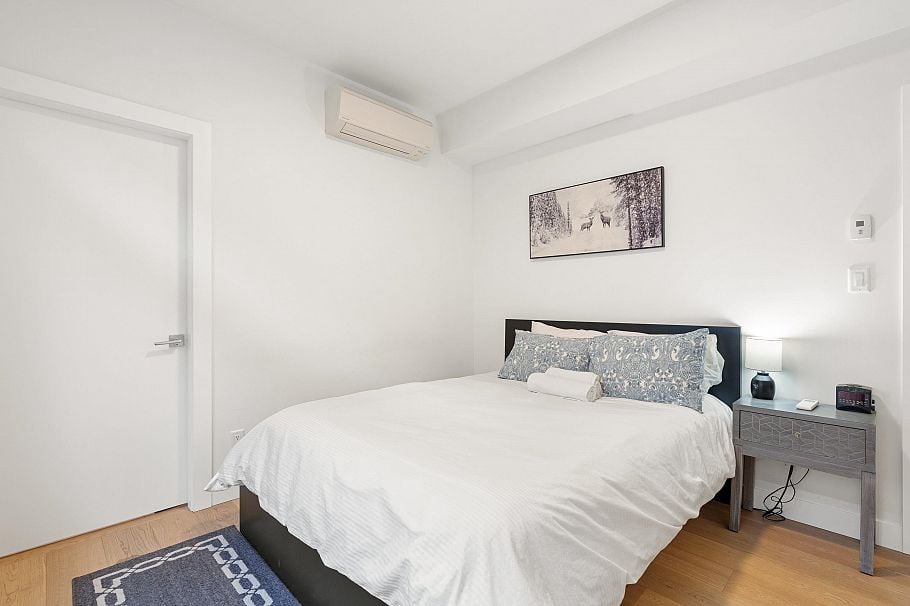2727 W 14th Avenue Vancouver, BC - 3