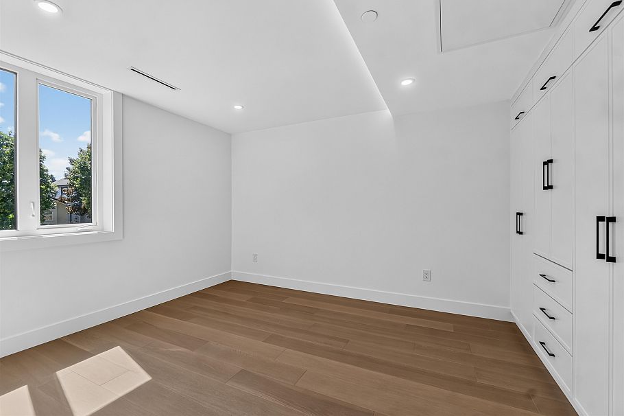 1 3271 E Georgia Street Vancouver, BC - 17
