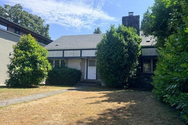 1420 W 38th Avenue Vancouver, BC - 1