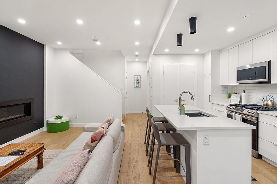 2727 W 14th Avenue Vancouver, BC - 30