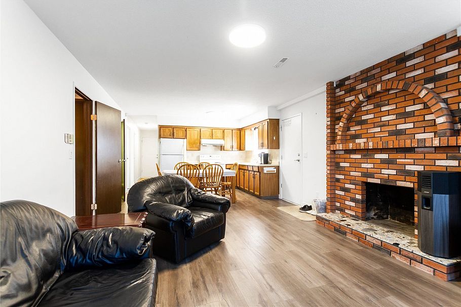 2986 E 3rd Avenue Vancouver, BC - 15