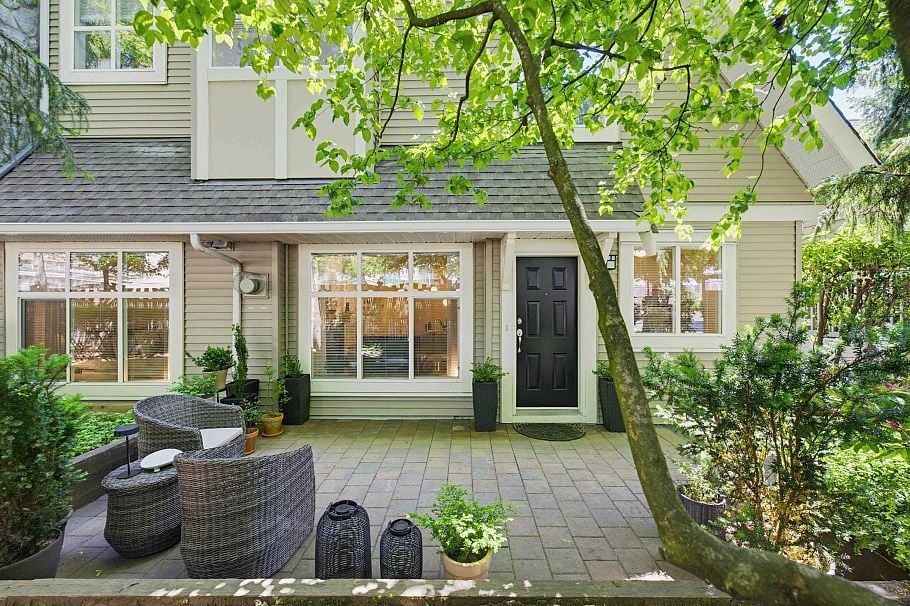 2 1071 Lynn Valley Road North Vancouver, BC - 1