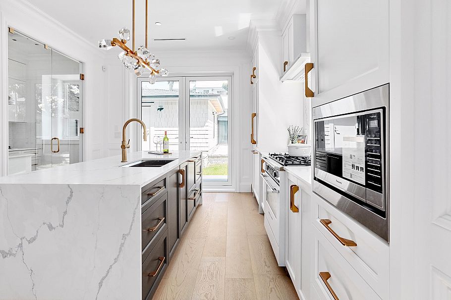 4005 W 35th Avenue Vancouver, BC - 2