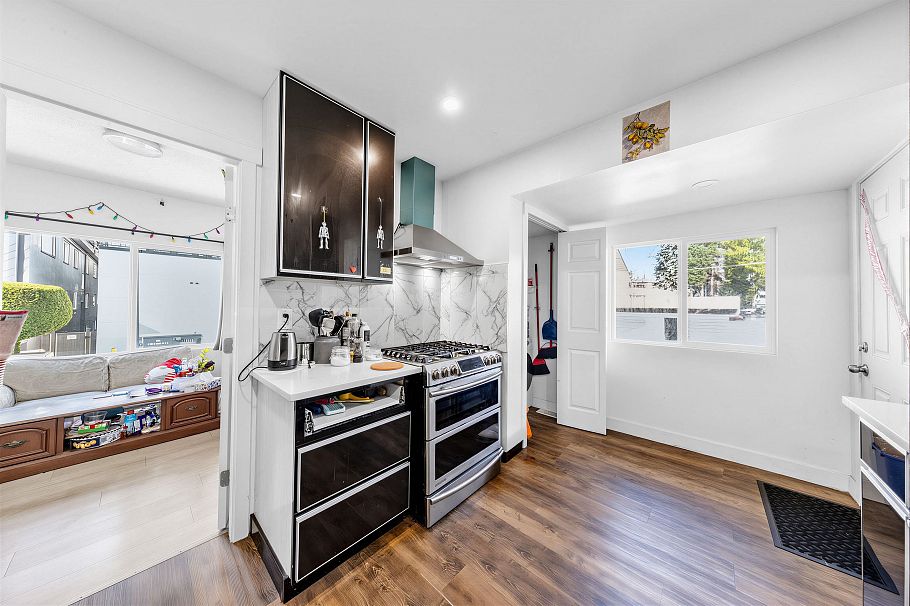 2079 W 46th Avenue Vancouver, BC - 18
